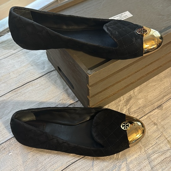 Tory Burch black, suede flats 100% leather 9M.   Visable signs of wear. - Picture 5 of 9